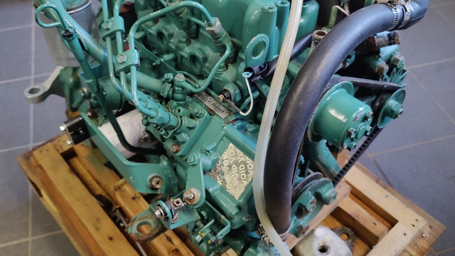 Moteur Volvo Penta 2020 d BT 2001 + Inverseur Volvo Penta MS2A D 3.O:1 NEUF
