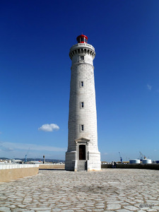 Phare Saint-Louis, situé sur le musoir du môle Saint-Louis à Sète