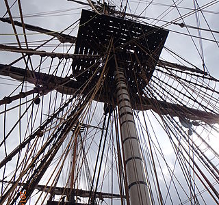 Voiles, coques, ponts et apparaux de vieux gréements 