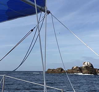 Falaises et reliefs vus du bateau