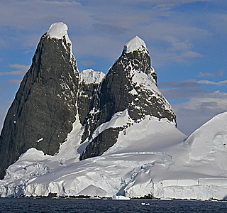 Falaises et reliefs vus du bateau